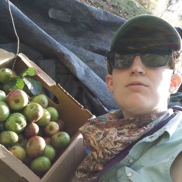 Meet your Posher, Kristen - Picture 2 of 2